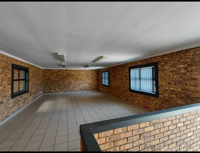 630M² WAREHOUSE TO LET IN BRENTWOOD PARK